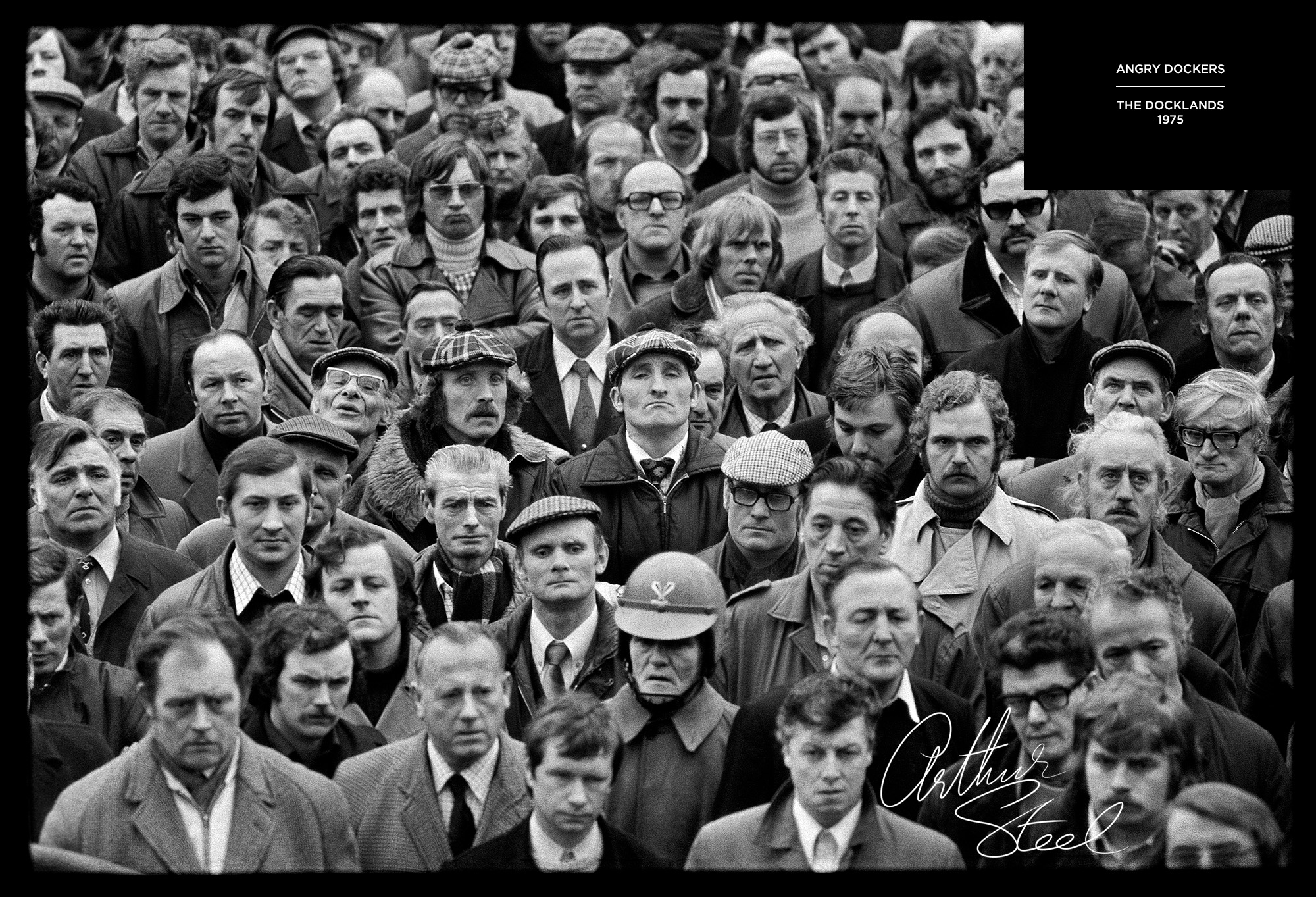 rare photograph angry dockers docklands strike 1975
