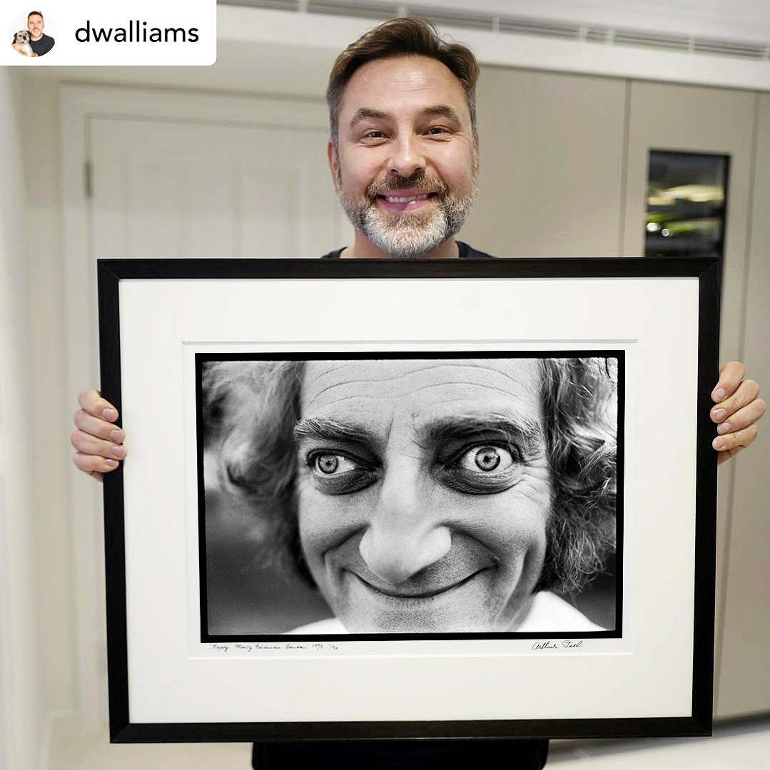 david_walliams_with_framed_marty_feldman_black_and_white_limited_edition_photograph_by_arthur_steel