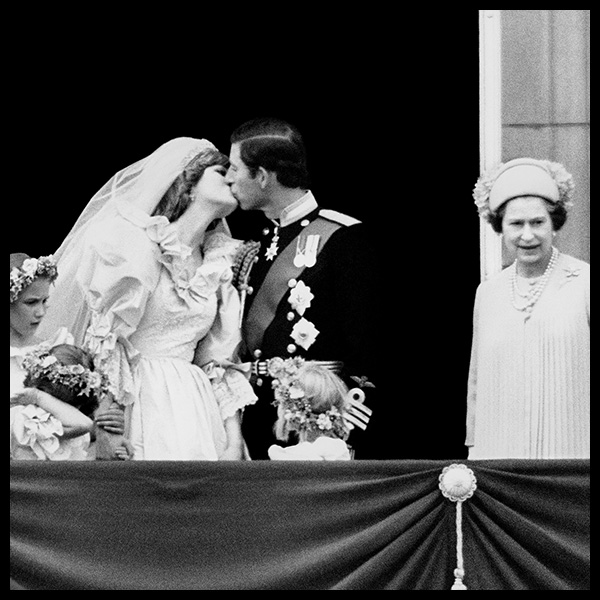 THE KISS<br>CHARLES, THE PRINCE OF WALES & DIANA, THE PRINCESS OF WALES